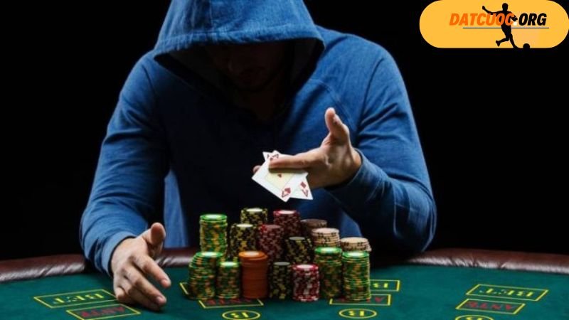 Khái niệm về Fold trong Poker là gì